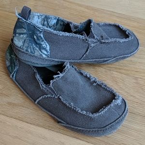 Boys 'croc' like slip on canvas shoes